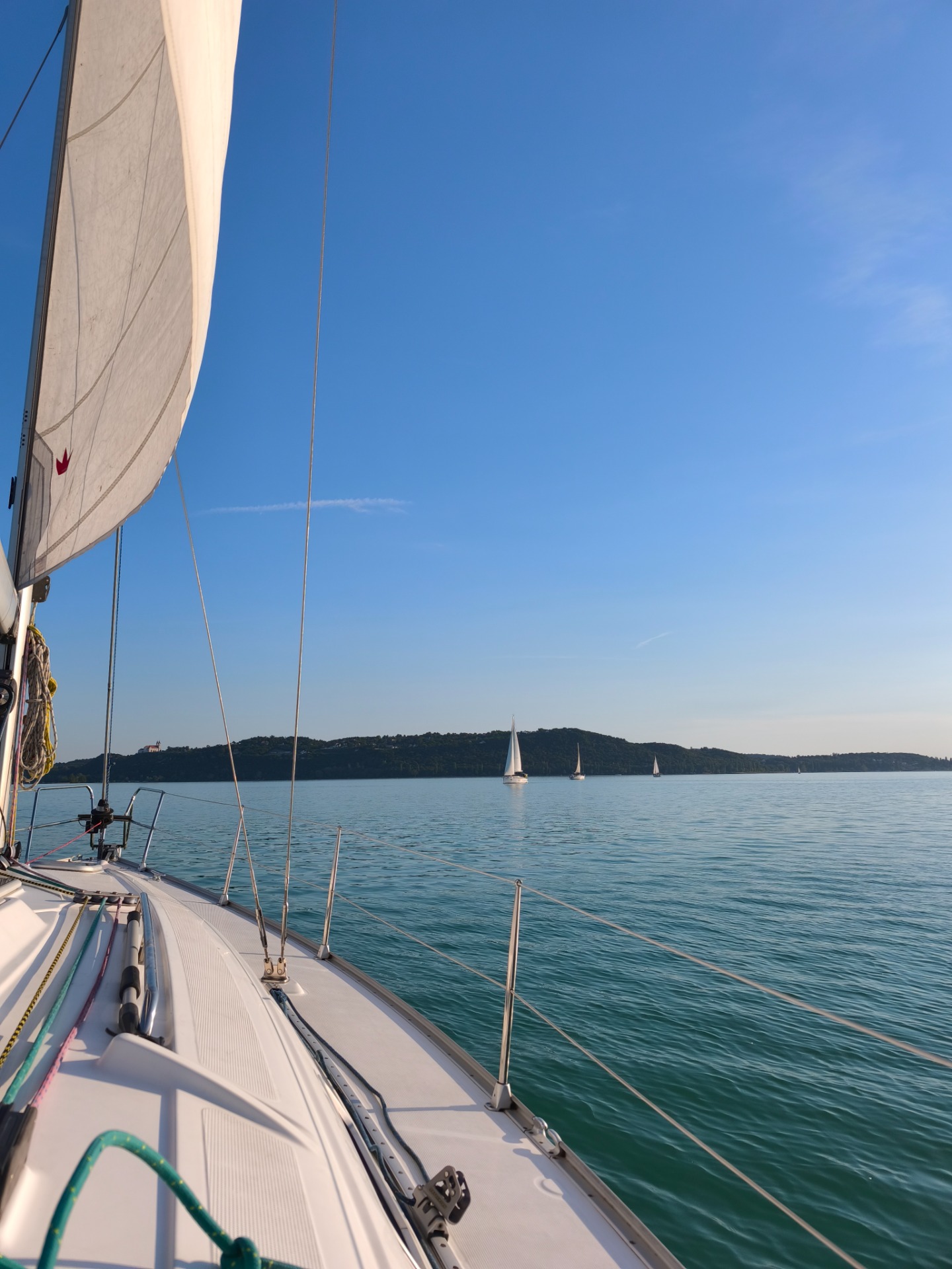 Balatonfüred hajóbérlés kapitánnyal, vitorlázás, élményvitorlázás, romantikus vitorlázás